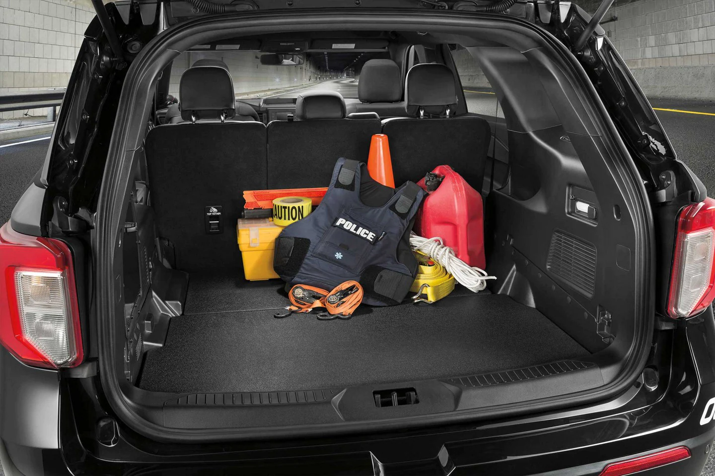 ford-interceptor-utility-suv-trunk