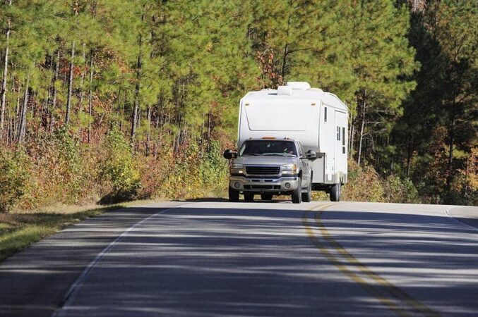 pickup-truck-pulling-rv-trailer