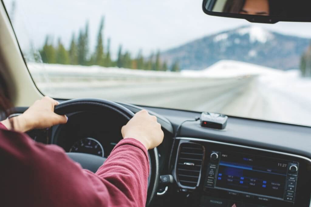 woman hand holding steering wheel